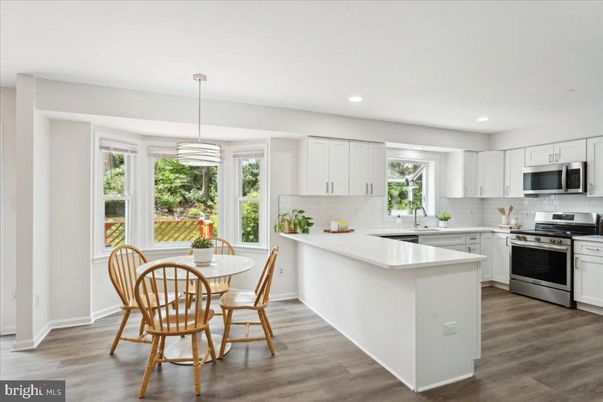 Dining room, Interior, Kitchen, Pendant Lights, Recessed Lighting, Stainless Steel Appliances, Wood Texture Flooring