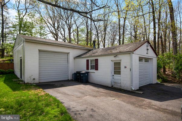 Detached Garage, Exterior
