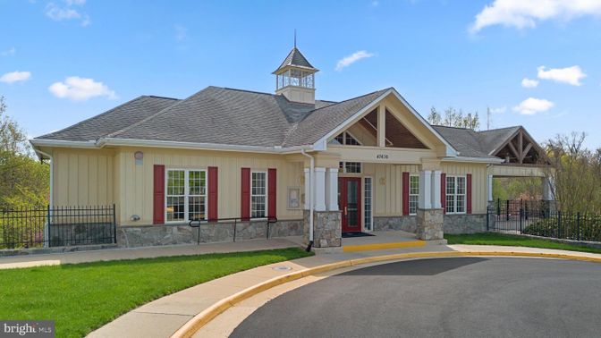 Exterior, Facade, Ranch