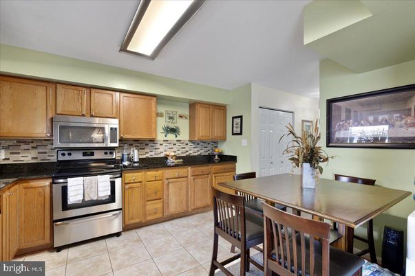 Dining room, Interior, Kitchen, Stainless Steel Appliances