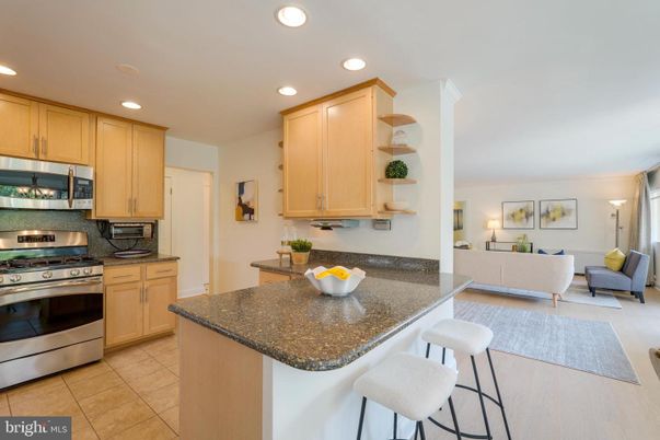 Interior, Kitchen, Living room, Recessed Lighting, Stainless Steel Appliances