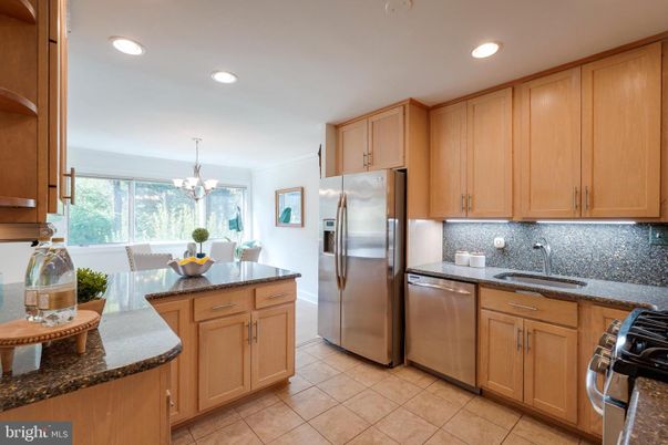 Chandelier, Dining room, Interior, Kitchen, Recessed Lighting, Stainless Steel Appliances