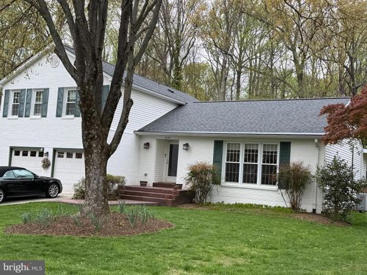 Attached, Exterior, Facade, Farmhouse