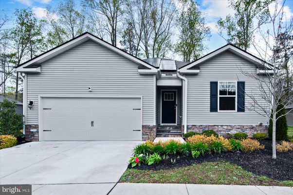 Attached, Exterior, Facade, American Craftsman