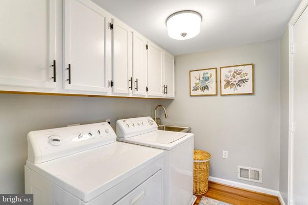 Interior, Washer, Wood Texture Flooring