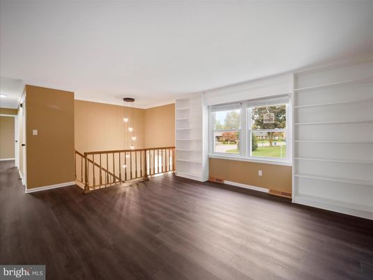 Interior, Pendant Lights, Wood Texture Flooring