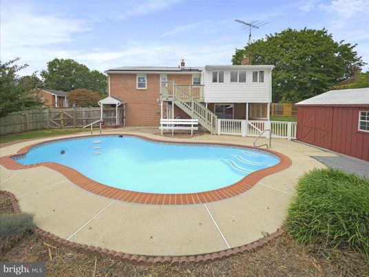 Exterior, Pool