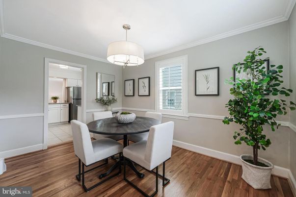 Chandelier, Dining room, Interior, Kitchen, Stainless Steel Appliances, Wood Texture Flooring