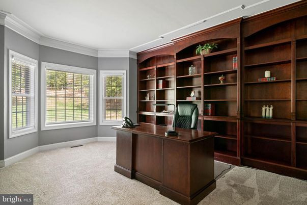 Home Office, Interior