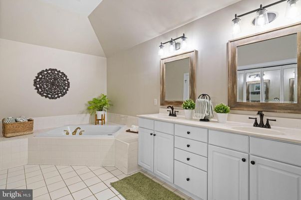 Bathroom, Dual Sink Vanities, Interior