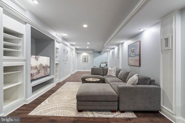 Interior, Living room, Recessed Lighting, Wood Texture Flooring