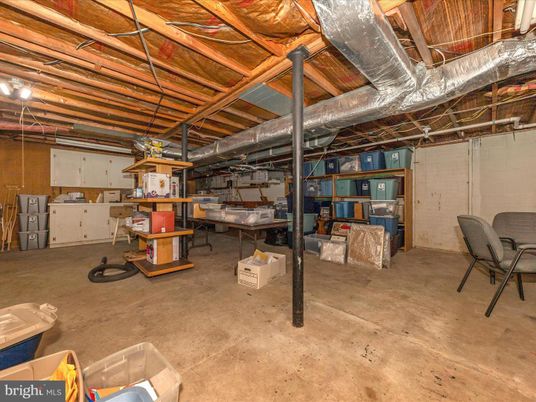 Garage, Interior, Wooden Beams