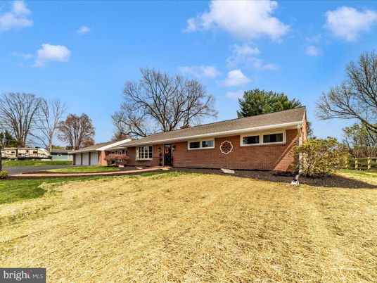 Attached, Backyard, Exterior, Facade, Brick Facade, Ranch