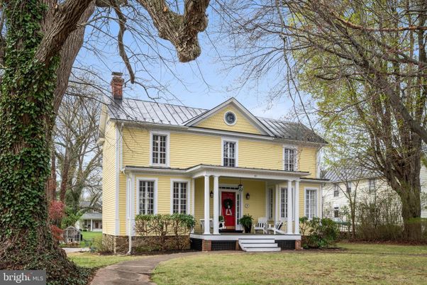 Exterior, Facade, Queen Anne Victorian