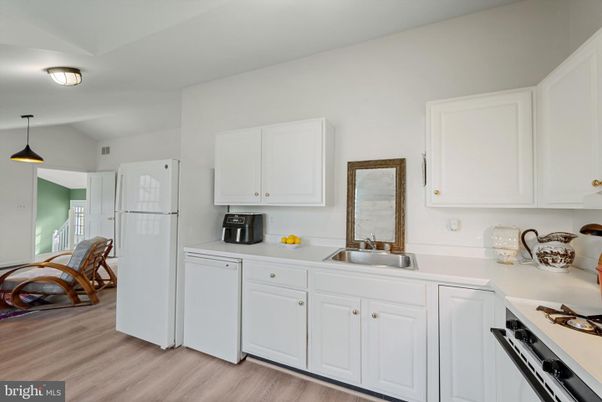 Interior, Kitchen, Pendant Lights, Wood Texture Flooring
