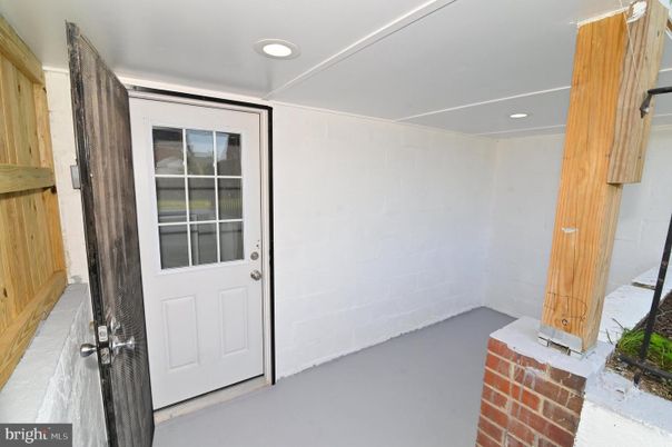 Exterior, Recessed Lighting