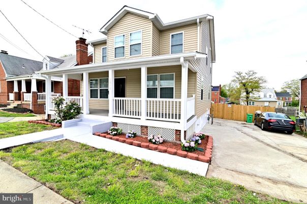 Exterior, Facade, Queen Anne Victorian