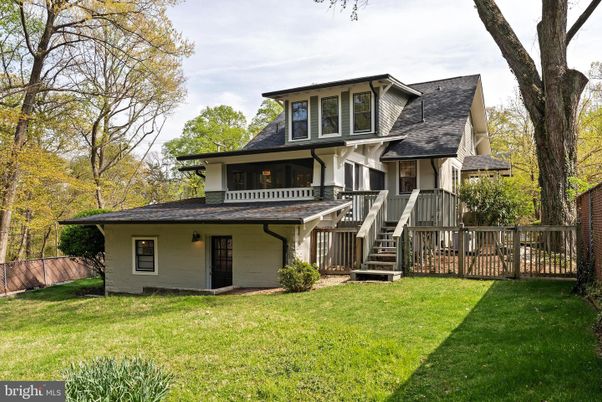 Backyard, Exterior, Facade, American Foursquare