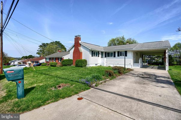 Exterior, Facade, Cape Cod
