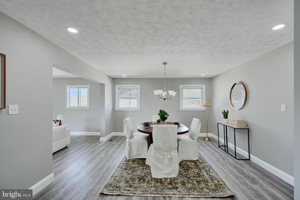 Chandelier, Dining room, Interior, Recessed Lighting, Wood Texture Flooring