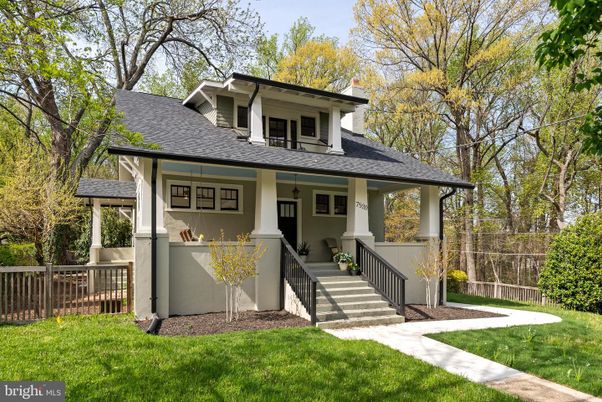 Exterior, Facade, American Foursquare