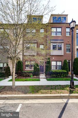 Exterior, Facade, Brick Facade, Rowhouse