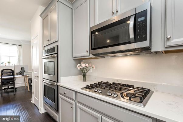 Dining room, Interior, Kitchen, Stainless Steel Appliances, Wood Texture Flooring