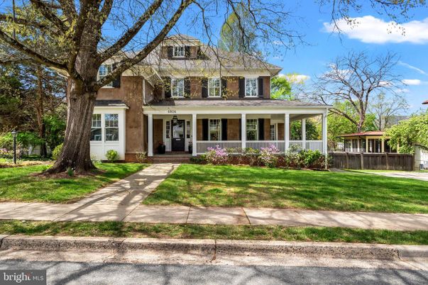 Exterior, Facade, American Foursquare