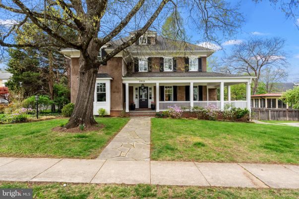 Exterior, Facade, American Foursquare