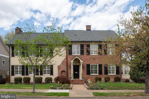 Exterior, Facade, Brick Facade, Georgian