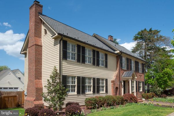Exterior, Facade, Brick Facade, Georgian