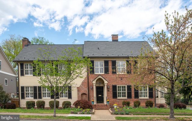 Exterior, Facade, Brick Facade, Georgian