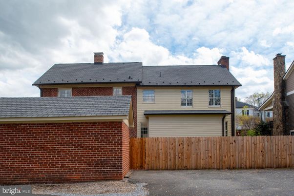 Exterior, Facade, Brick Facade, Georgian