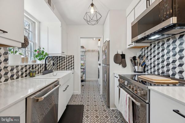 Interior, Kitchen, Pendant Lights, Stainless Steel Appliances