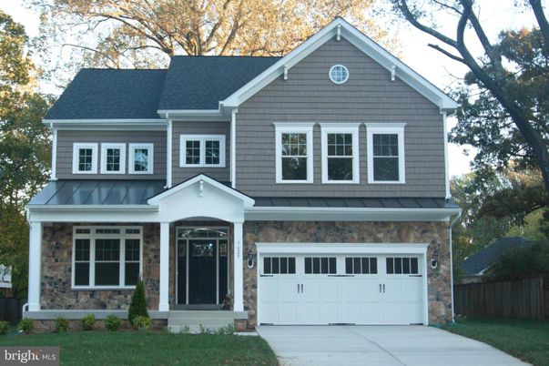 Attached, Exterior, Facade, American Craftsman