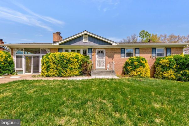 Exterior, Facade, Brick Facade, Ranch