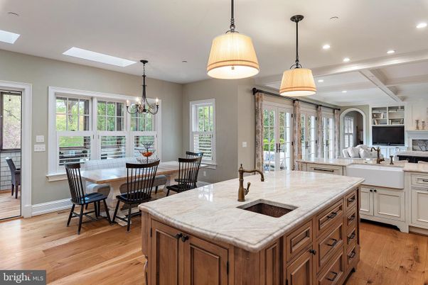Chandelier, Dining room, Interior, Kitchen, Pendant Lights, Recessed Lighting, Wood Texture Flooring