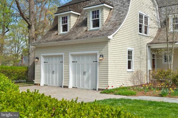 Attached, Exterior, Facade, Cape Cod