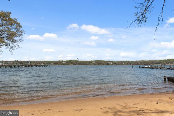 Exterior, Lake