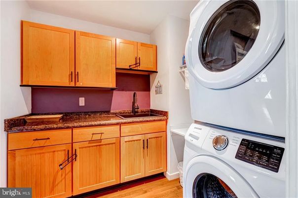 Interior, Washer, Wood Texture Flooring