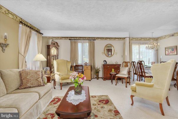 Chandelier, Dining room, Interior, Living room