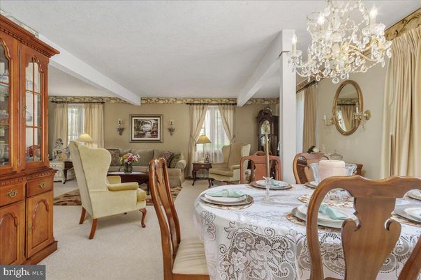 Chandelier, Dining room, Interior, Living room
