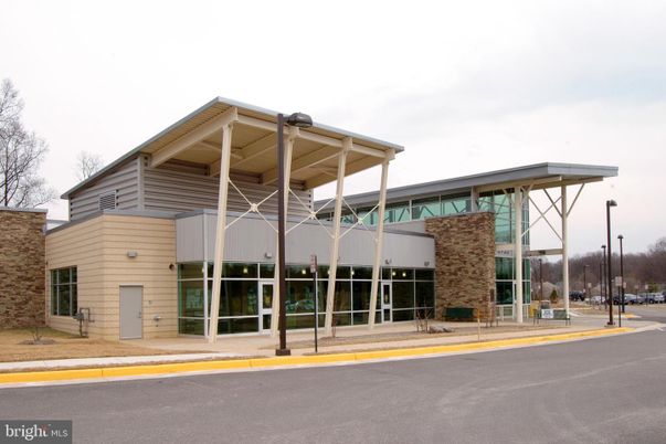 Exterior, Facade, Modern