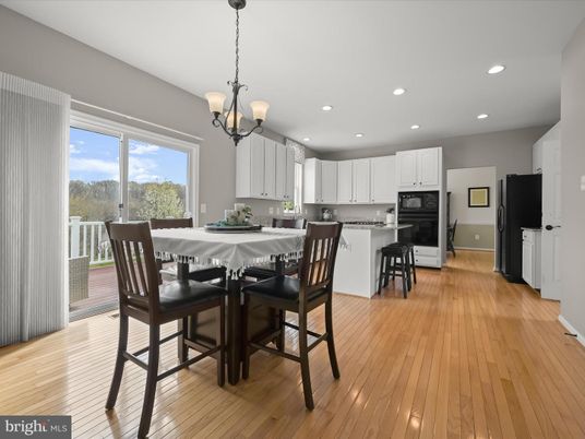 Dining room, Interior, Kitchen, Pendant Lights, Recessed Lighting, Wood Texture Flooring