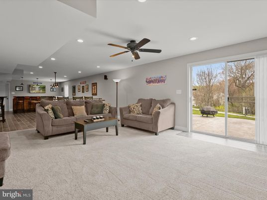 Interior, Living room, Pendant Lights, Recessed Lighting