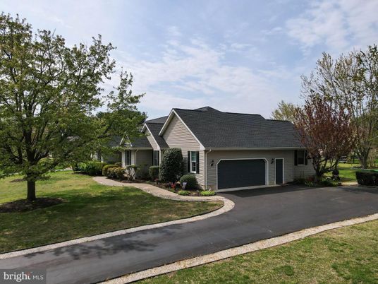 Attached, Exterior, Facade, Cape Cod