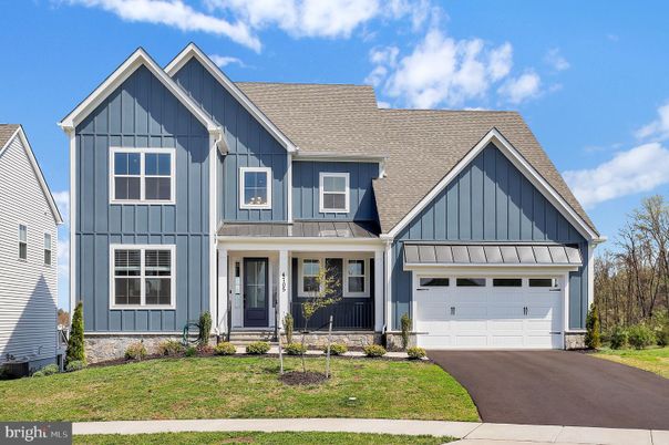 Attached, Exterior, Facade, Farmhouse
