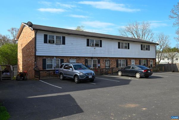 Exterior, Facade, Brick Facade, Raised Ranch