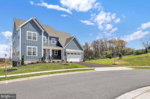 Attached, Exterior, Facade, Farmhouse