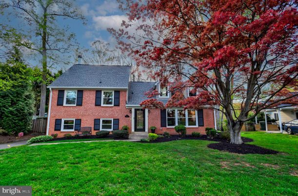 Exterior, Facade, Brick Facade, Cape Cod